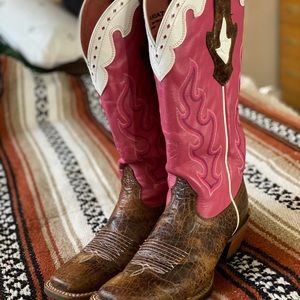 Ariat Women’s Size 8 Square-toe Boots